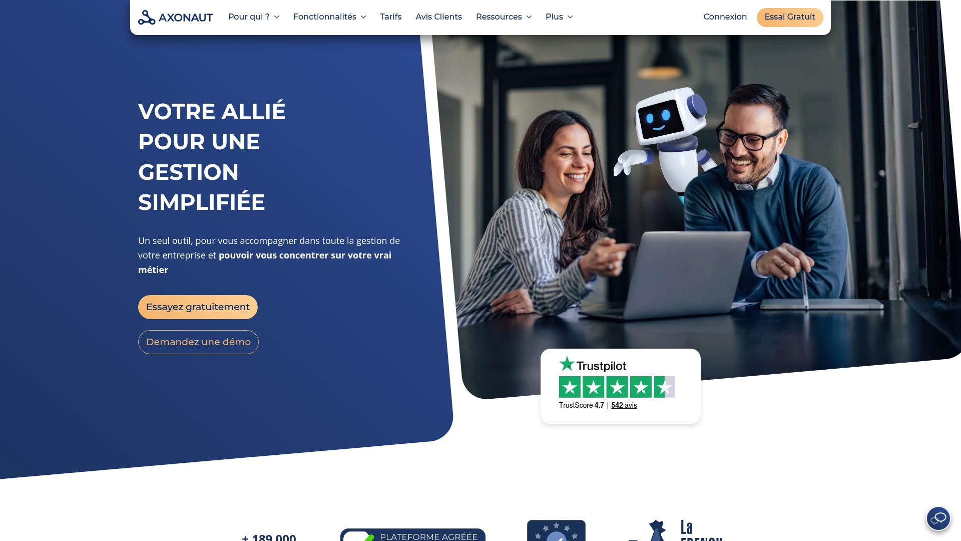 Axonaut dashboard showing easy invoicing and CRM features