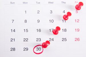 "Calendrier de gestion avec boutons rouges pour organiser les travaux CEE"