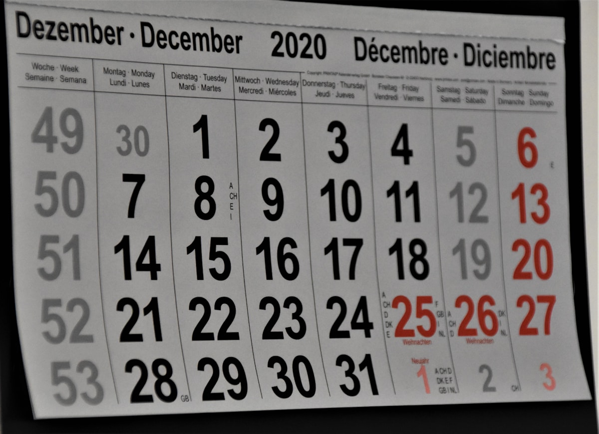 Calendrier mensuel de décembre 2020 en allemand et en français.